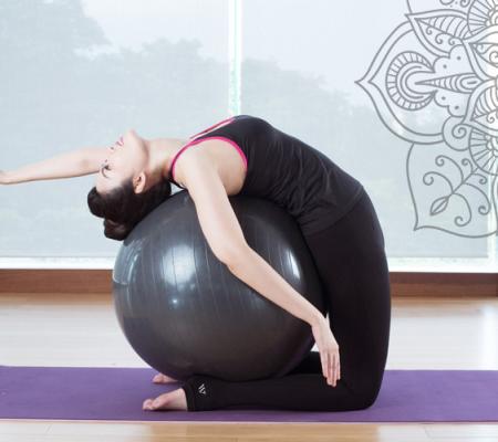 Có nên dùng bóng tập yoga Việt Nam khi tập yoga